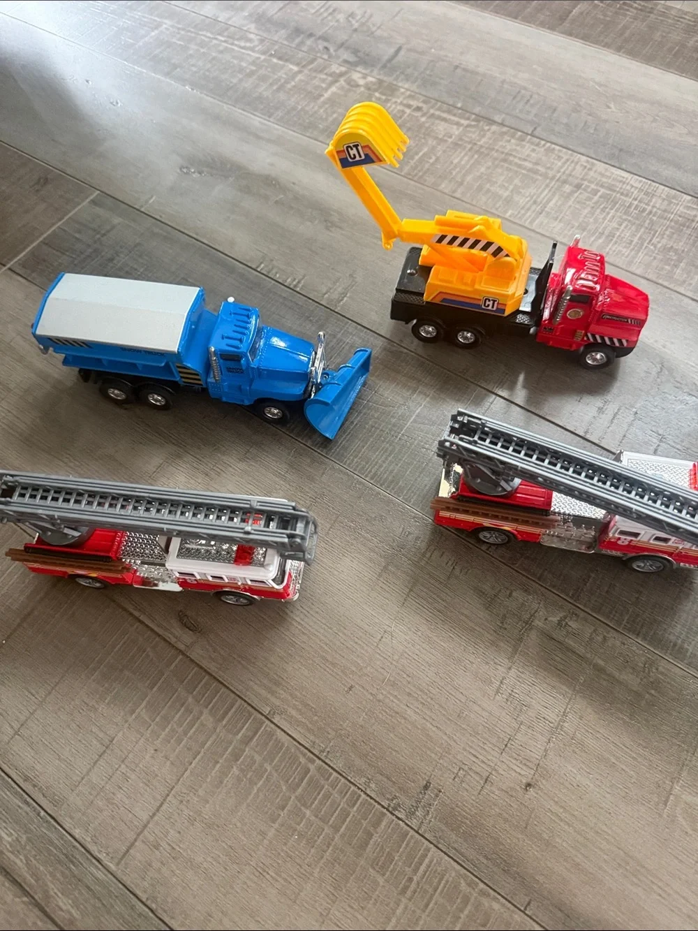 Kinsmart Kids Construction & Fire Truck Playset - Blue, Red, Yellow